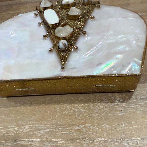 New Ramla Elegant Gold and Cream Clutch - Picture 3 of 5